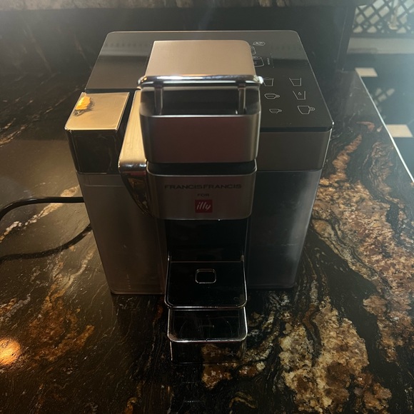 Coffee Machine - Picture 2 of 5